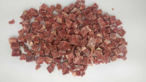 BOEUF CUBE (MACREUSE) 3X3CM 2.5KGX4